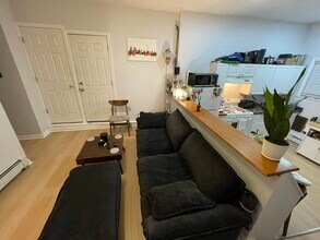 229 London St, Unit 1 in Boston, MA - Building Photo - Building Photo
