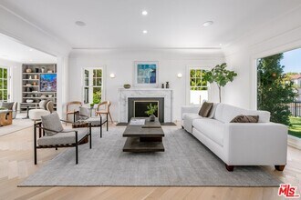 1600 N Ogden Dr in Los Angeles, CA - Building Photo - Building Photo