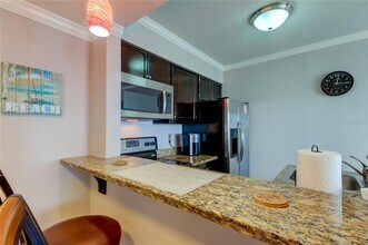 2506 N Rocky Point Dr in Tampa, FL - Building Photo - Building Photo