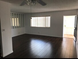 700 Village Green Ct in Palm Springs, FL - Building Photo