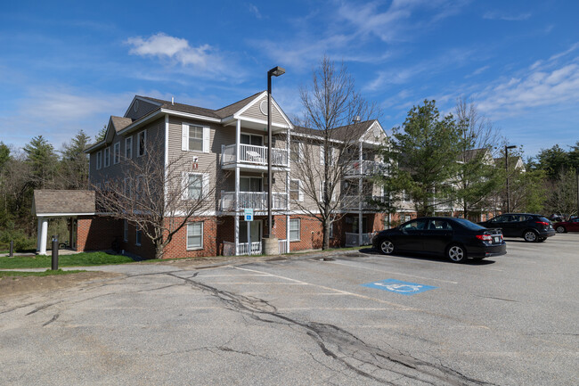 Quarrywood Green Condominiums in Milford, NH - Building Photo - Building Photo