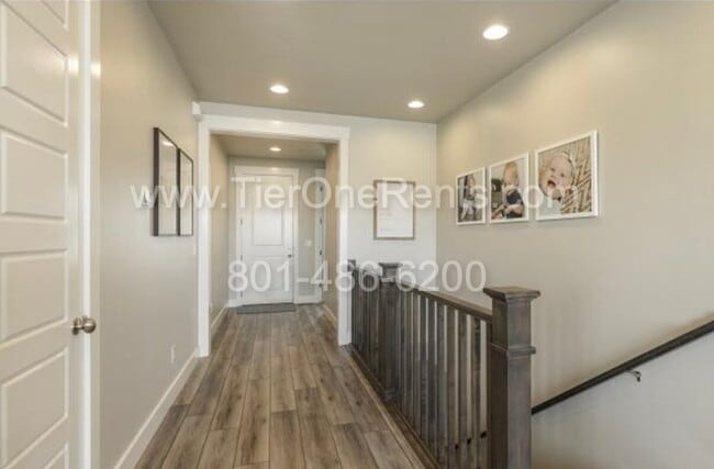 2462 N Stanley Crane Dr in Clinton, UT - Building Photo - Building Photo