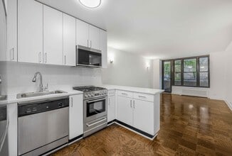 137 E 38th St in New York, NY - Building Photo - Building Photo