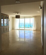 20201 E Country Club Dr, Unit #2104 in Aventura, FL - Building Photo - Building Photo