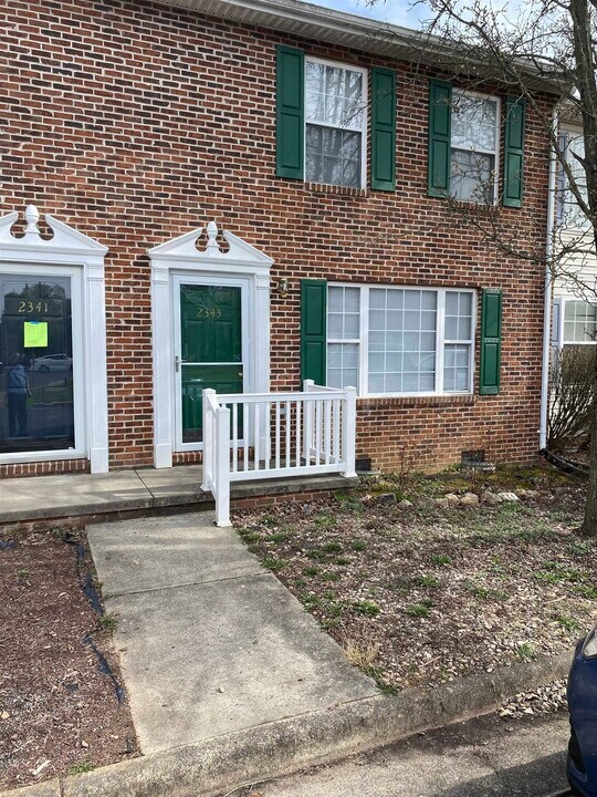 2345 Breckenridge Ct in Harrisonburg, VA - Building Photo