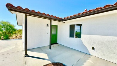 5249 Olive Hill Rd in Fallbrook, CA - Building Photo - Building Photo