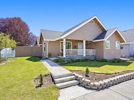 912 NE Del Rio Ave in Prineville, OR - Building Photo