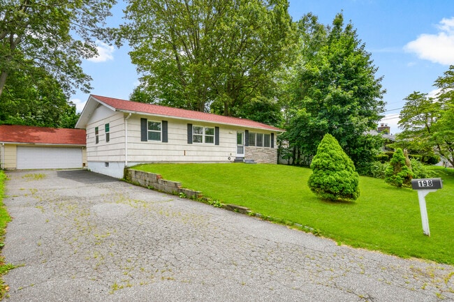 198 Macon Dr in Bridgeport, CT - Building Photo - Building Photo