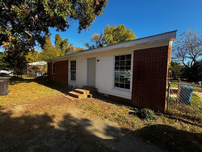 5548 Livingston Dr in Fayetteville, NC - Building Photo - Building Photo