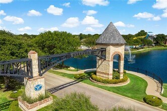 9201 Royal Burgess Dr in Rowlett, TX - Building Photo - Building Photo