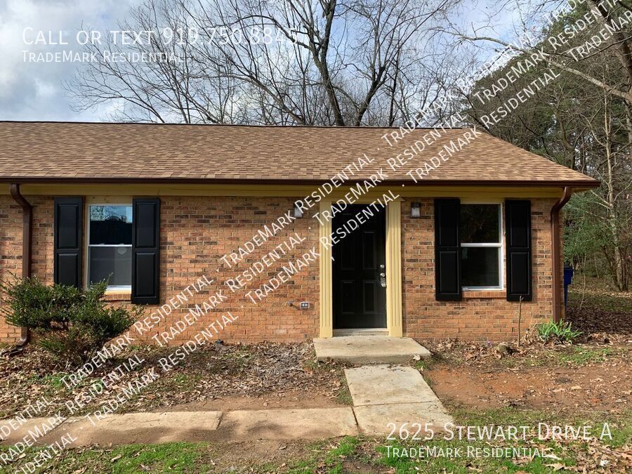 2625 Stewart Dr in Raleigh, NC - Building Photo