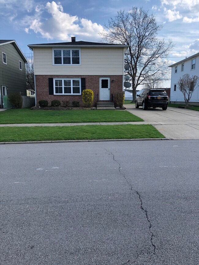 204 Steven Dr Rentals in Cheektowaga, NY