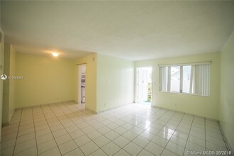 1719 Wiley St-Unit -2 in Hollywood, FL - Building Photo - Building Photo