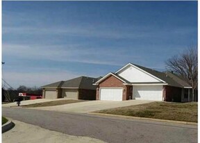 1229 Lakeview Estates Dr in Alma, AR - Building Photo