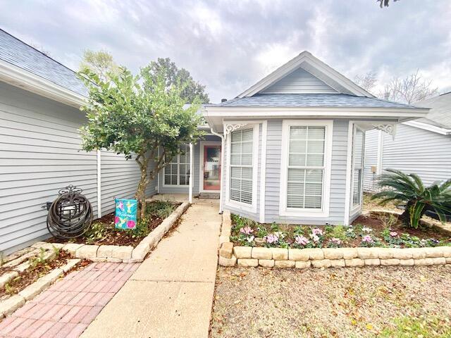 102 Midland Ct in Niceville, FL - Foto de edificio - Building Photo