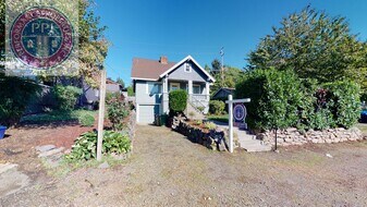 21 Ladd St in Lake Oswego, OR - Building Photo