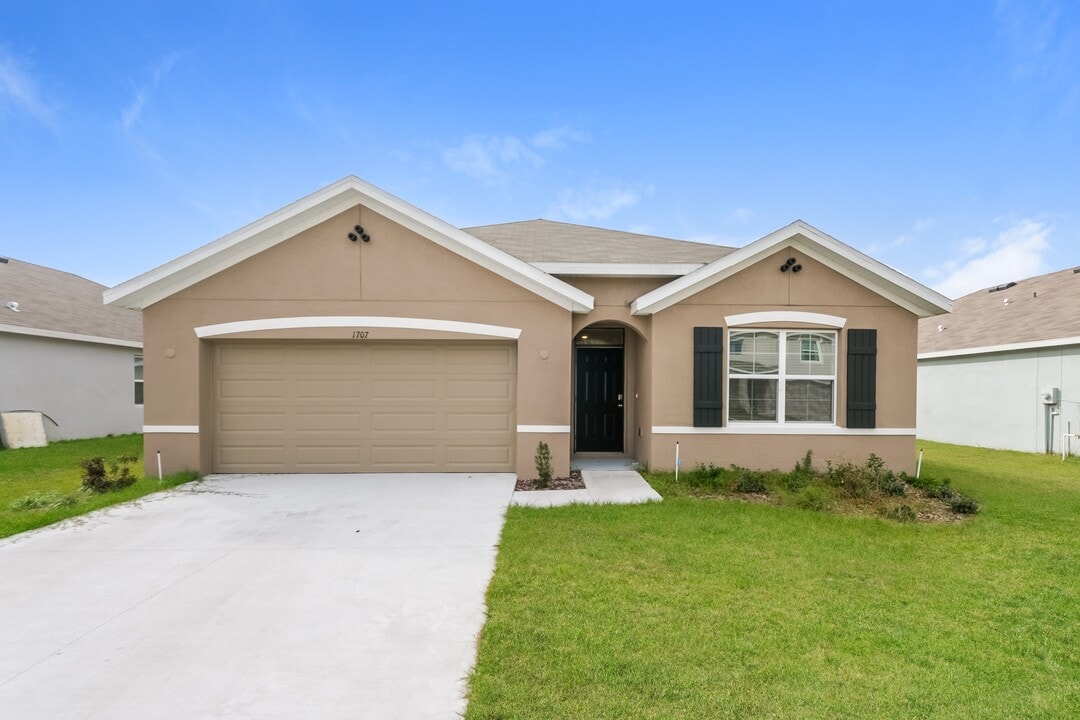 1707 Johnson Pointe Dr in Plant City, FL - Building Photo