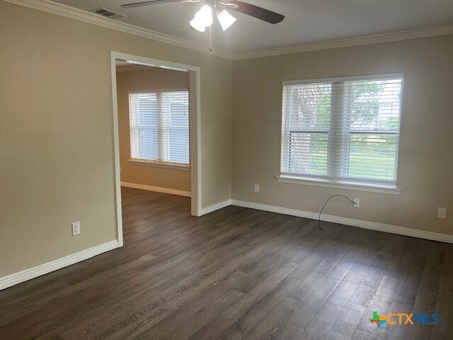 303 San Marcos Hwy in Luling, TX - Building Photo - Building Photo