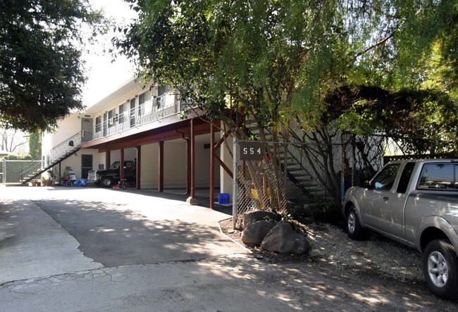 554 Lucerne Ave in Redwood City, CA - Building Photo - Building Photo