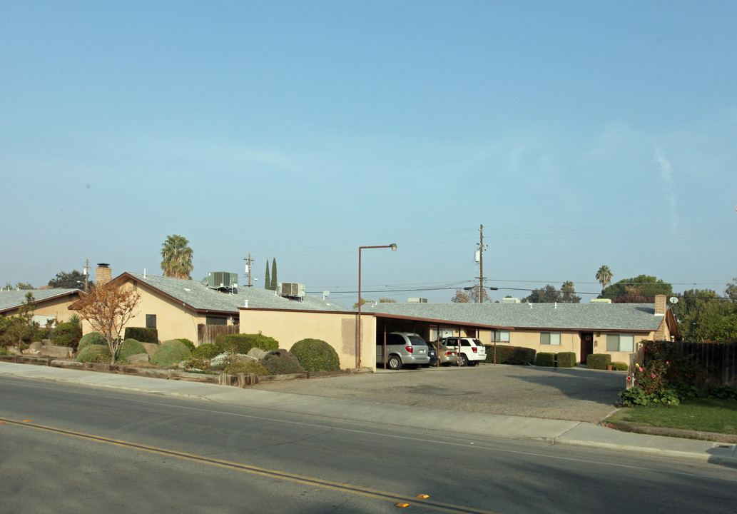 304 E Florinda St in Hanford, CA - Building Photo