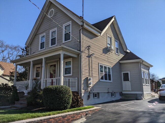 1038 Somerset Ave in Taunton, MA - Building Photo - Building Photo