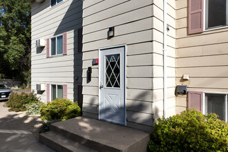 Willow Apartments in St. Cloud, MN - Foto de edificio - Building Photo