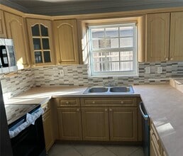 948 E 47th St in Hialeah, FL - Building Photo - Building Photo