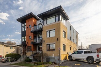 9 Chapleau Av in Ottawa, ON - Building Photo - Building Photo