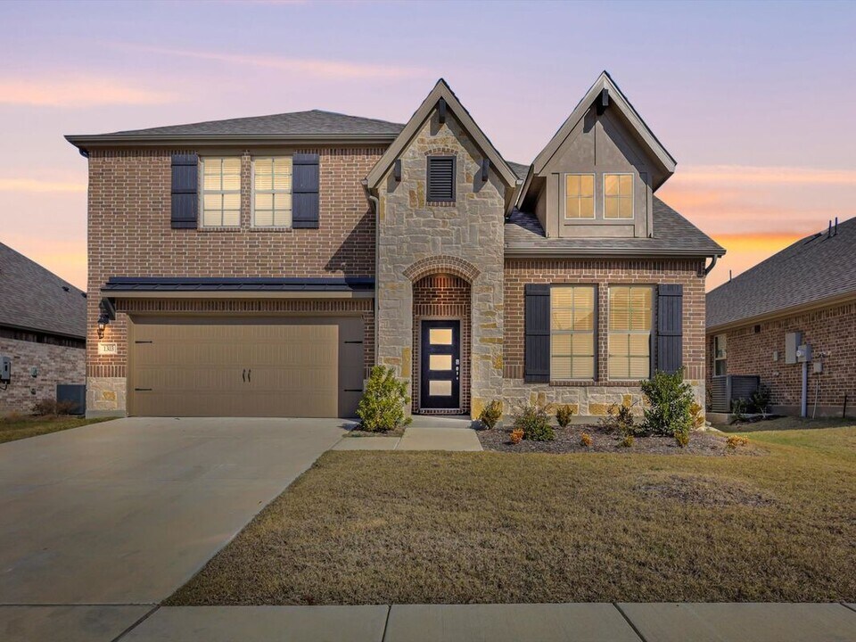 1303 Wheelwright Dr in Forney, TX - Building Photo