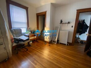 230 S Huntington Ave, Unit 2 in Boston, MA - Foto de edificio - Building Photo