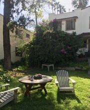 2003 3/4 Argyle Ave, Unit 3 34 in Los Angeles, CA - Foto de edificio - Building Photo