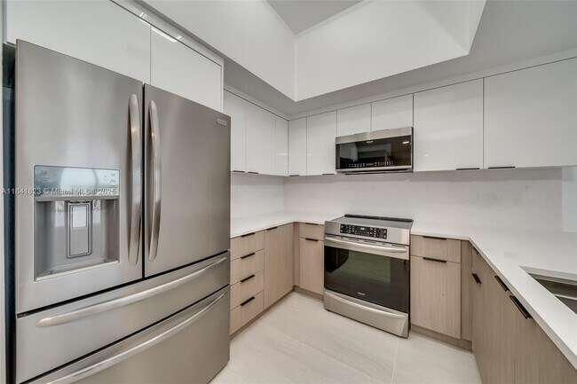 140 S Dixie Hwy in Hollywood, FL - Building Photo - Building Photo