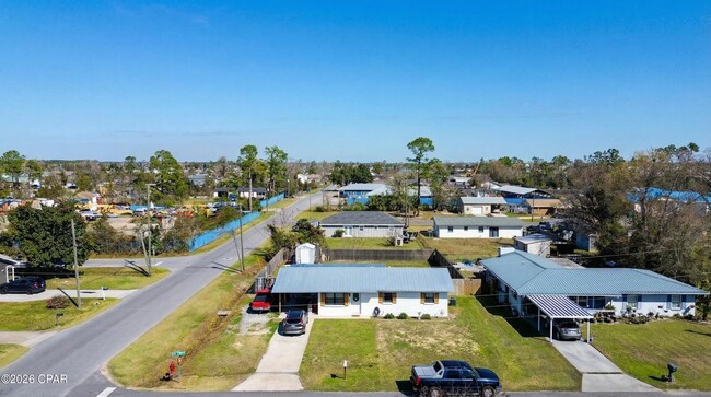 412 W 18th Ct in Lynn Haven, FL - Building Photo - Building Photo