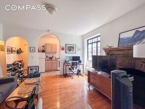 189 W 10th St, Unit 2D in New York, NY - Building Photo - Building Photo