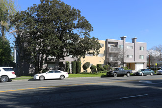 Riverside Regency in Sherman Oaks, CA - Building Photo - Building Photo