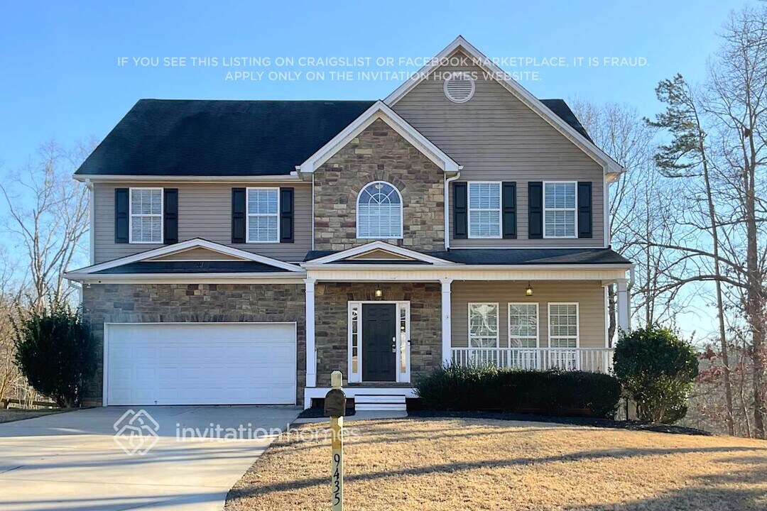 9435 Dunhill Way in Cumming, GA - Foto de edificio