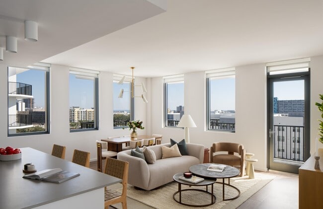 VIV in St. Petersburg, FL - Building Photo - Building Photo