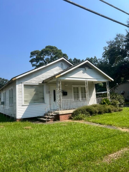 304 W Tennis St in Opelousas, LA - Building Photo