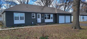 629 S Troost St in Olathe, KS - Building Photo