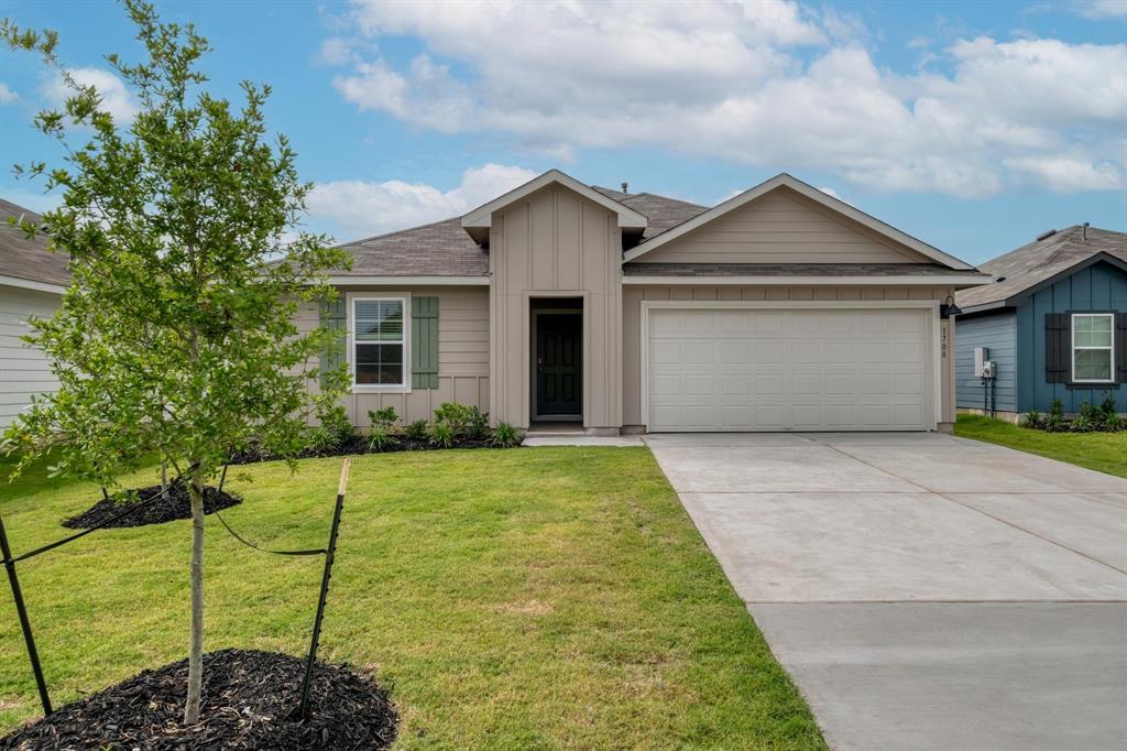 1708 Miller Ter in Lockhart, TX - Building Photo