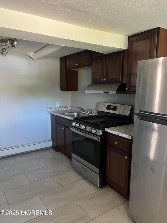 140 Main St in Helmetta, NJ - Building Photo