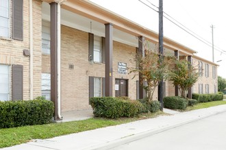 The Pillars in Houston, TX - Building Photo - Building Photo