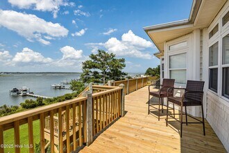 8632 Sound Dr in Emerald Isle, NC - Foto de edificio - Building Photo