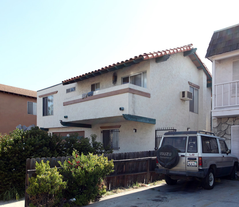 4245 Highland Ave in San Diego, CA - Foto de edificio