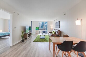 31 SE 6th St, Unit 1807 in Miami, FL - Building Photo - Building Photo