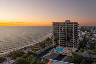 7650 Bayshore Dr in Treasure Island, FL - Building Photo - Building Photo