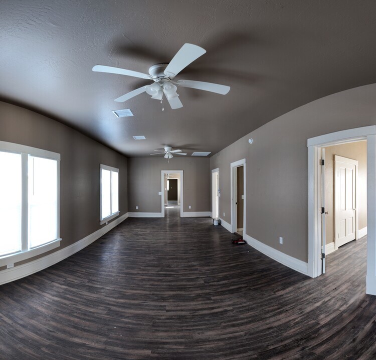 108 N 4th St in Tonkawa, OK - Building Photo