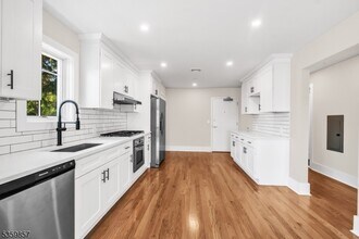 162 Closter Dock Rd in Closter, NJ - Building Photo - Building Photo