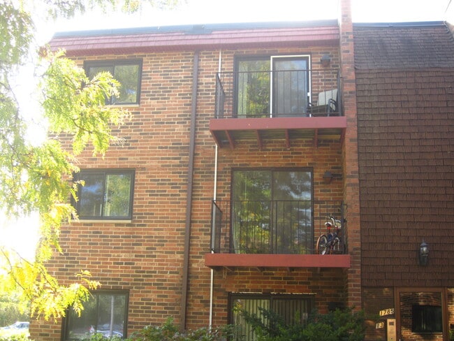 property at 1785 W Algonquin Rd