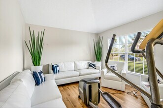 520 N Valencia Cir SW in Vero Beach, FL - Building Photo - Building Photo